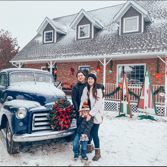 Meet your Posher, Whitney - Picture 1 of 1